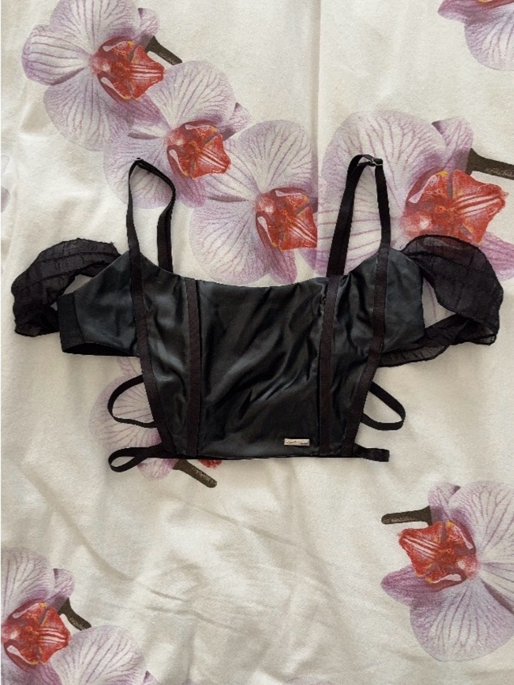 Black strappy kalftine crop top